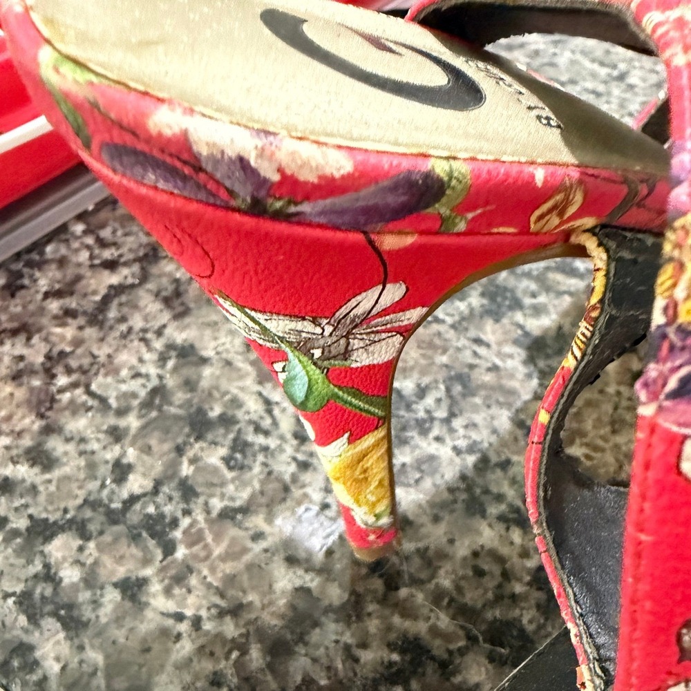 G BY GUESS Womens Red Floral Platform Sandals Ankle Strap Stiletto Heels Size 8M - Picture 6 of 6